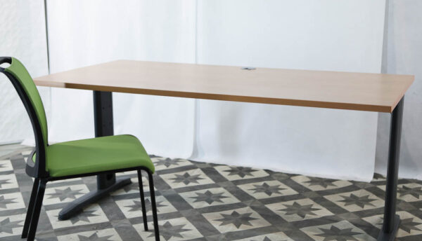 table de bureau avec chaise